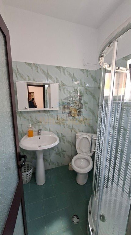 Tirane, jepet me qera apartament 2+1 Kati 2, 76 m² 700 € (Mine Peza)
