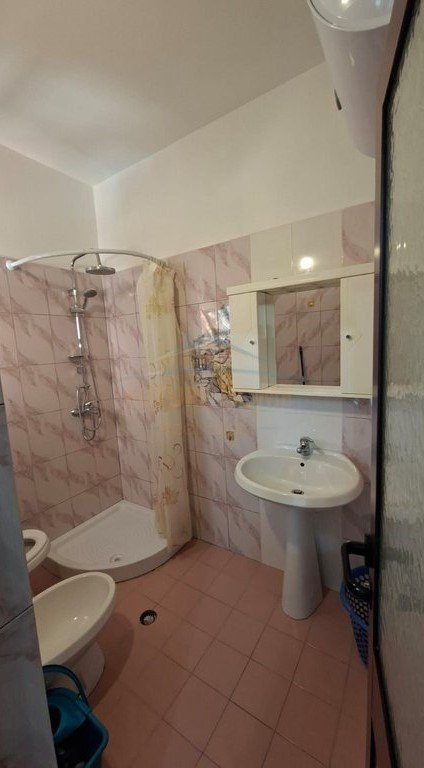 Tirane, jepet me qera apartament 2+1 Kati 2, 76 m² 700 € (Mine Peza)