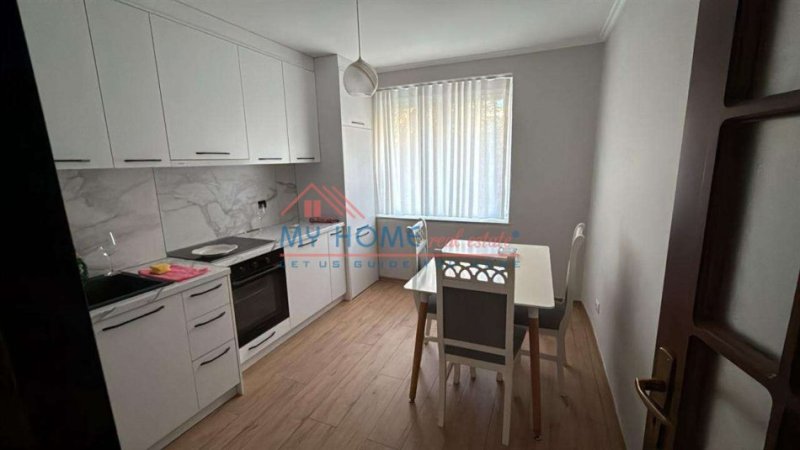 Tirane, jepet me qera apartament 1+1 Kati 2, 60 m² 700 € (Sheshi Willson)
