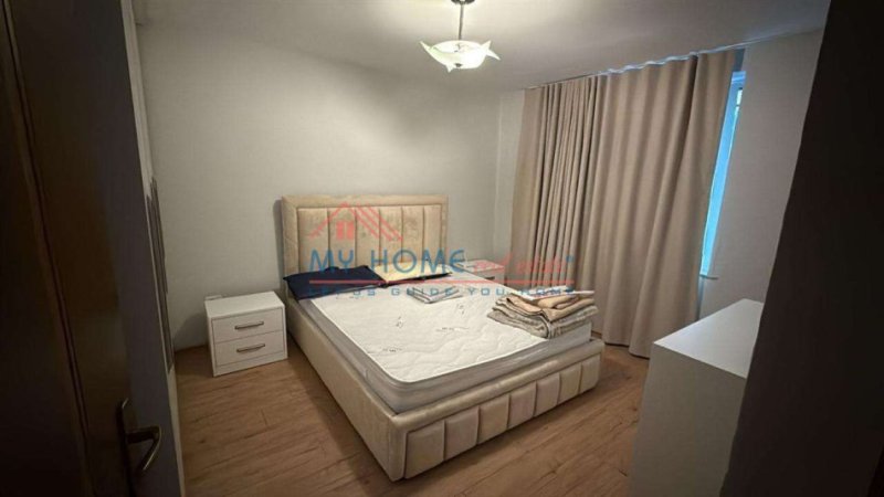 Tirane, jepet me qera apartament 1+1 Kati 2, 60 m² 700 € (Sheshi Willson)
