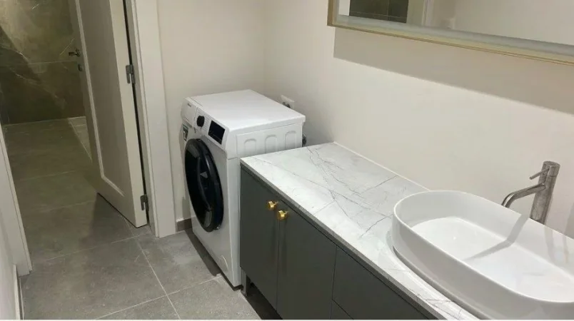 Tirane, jepet me qera apartament 2+1 Kati 1, 93 m² 1.000 € (HOTEL TIRANA QENDER)