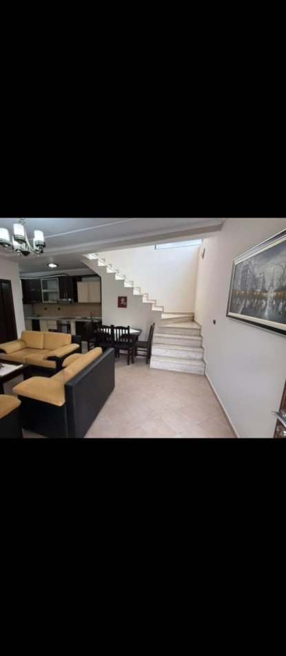 Tirane, jepet me qera Vilë 3-Katshe ,4+1,Mobiluar, 180 m² 600 € (Pranë Karburant Kastratit,Xhamllik-Tiranë)