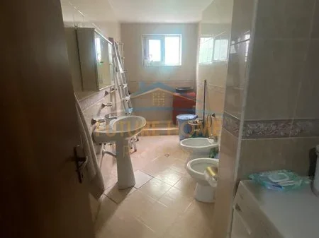 Tirane, shitet apartament 1+1 Kati 5, 75 m² 155.000 € (Komuna e Parisit)