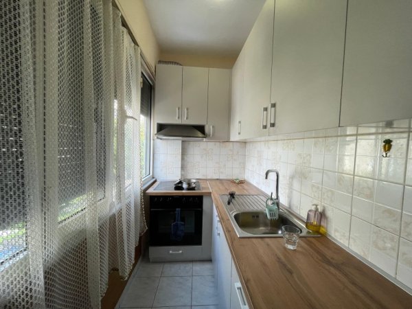 Tirane, jepet me qera apartament 3+1+Ballkon Kati 2, 130 m² 1.300 € 