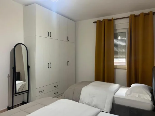 Tirane, jepet me qera apartament 1+1 Kati 2, 70 m² 700 € (Rr.Elbasanit)