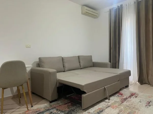 Tirane, jepet me qera apartament 1+1 Kati 2, 70 m² 700 € (Rr.Elbasanit)
