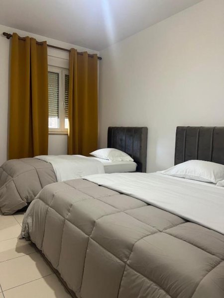 Tirane, jepet me qera apartament 1+1 Kati 2, 70 m² 700 € (Rr.Elbasanit)