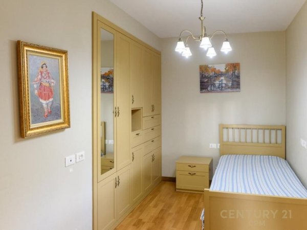 Tirane, jepet me qera Vile 4+1+Aneks+Ballkon Kati 2, 649 m² 3.000 € (Long Hill Residence)