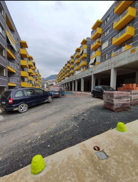 Tirane, shitet apartament 1+1+Ballkon Kati 3, 62 m² 83.000 € (Shkoze)
