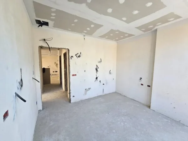 Tirane, shitet apartament 2+1+Ballkon Kati 4, 105 m² 272.000 € 