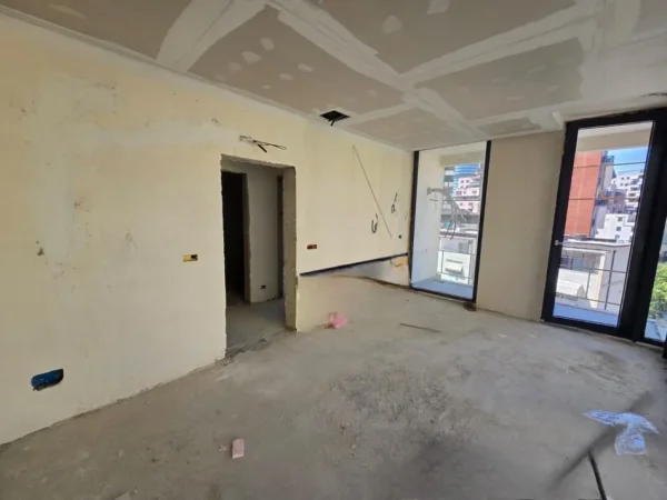 Tirane, shitet apartament 2+1+Ballkon Kati 4, 105 m² 272.000 € 