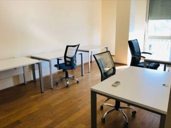 Tirane, jepet me qera zyre Kati 4, 131 m² 2.000 € (BLLOK)