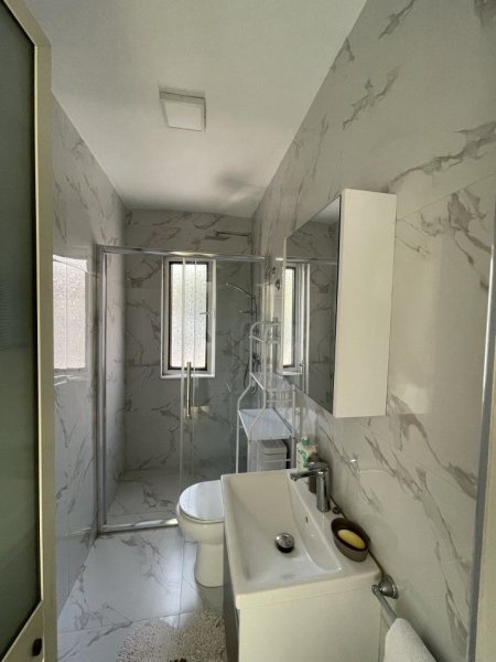 Tirane, jepet me qera apartament 1+1+Aneks+Ballkon Kati 1, 100 m² 600 € (Myslym Shyr)