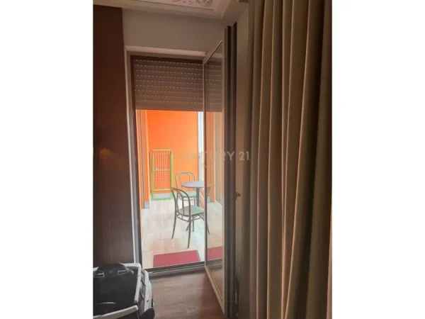 Tirane, jepet me qera apartament 3+1 Kati 4, 127 m² 1.500 € 