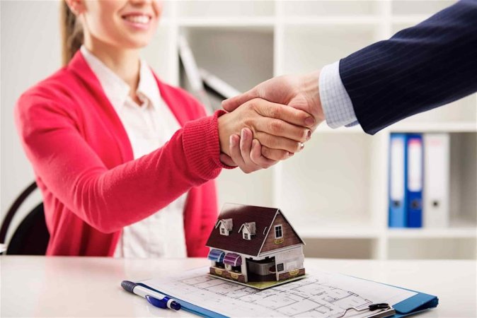 successful-real-estate-agent.jpeg