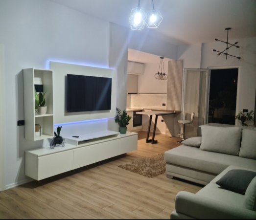 Tirane, jepet me qera apartament 3+1+Ballkon Kati 7, 105 m² 550 € (Rr. Muhamet Deliu)