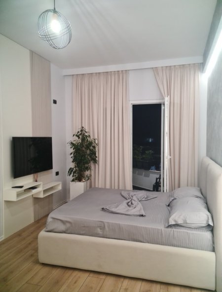 Tirane, jepet me qera apartament 3+1+Ballkon Kati 7, 105 m² 550 € (Rr. Muhamet Deliu)