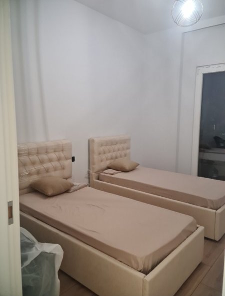 Tirane, jepet me qera apartament 3+1+Ballkon Kati 7, 105 m² 550 € (Rr. Muhamet Deliu)