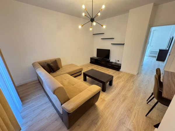 Tirane, jepet me qera apartament 2+1 Kati 1, 110 m² 650 € 