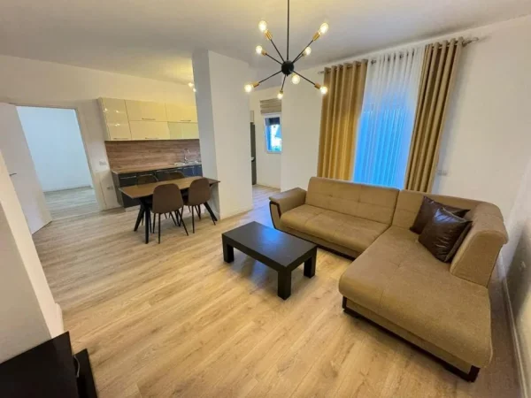 Tirane, jepet me qera apartament 2+1 Kati 1, 110 m² 650 € 