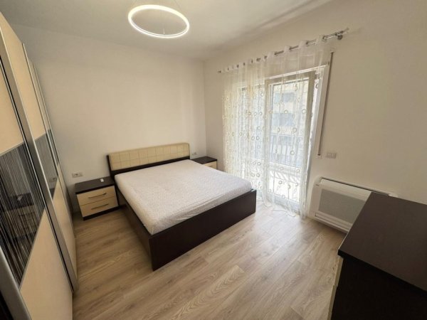 Tirane, jepet me qera apartament 2+1 Kati 1, 110 m² 650 € 