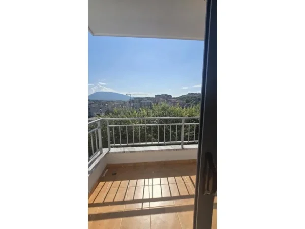 Apartament 1+1 me qera te Liqeni i Thate