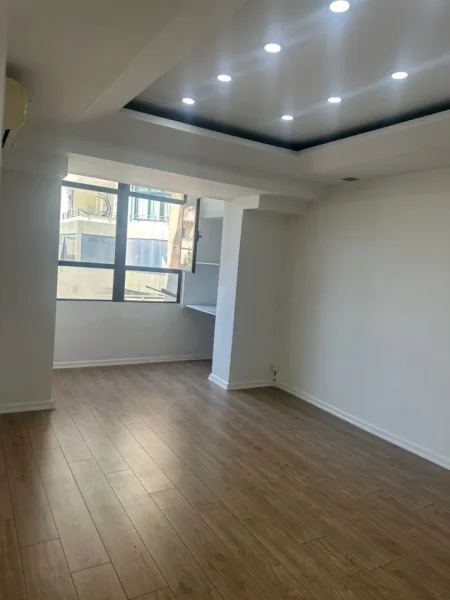 Tirane, jepet me qera zyre Kati 1, 119 m² 1.500 € (Bulevardi “Zogu I”)