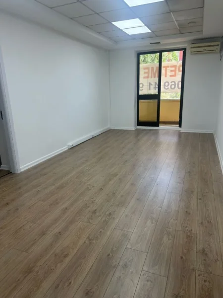 Tirane, jepet me qera zyre Kati 1, 119 m² 1.500 € (Bulevardi “Zogu I”)