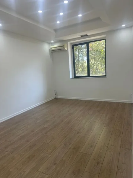 Tirane, jepet me qera zyre Kati 1, 119 m² 1.500 € (Bulevardi “Zogu I”)