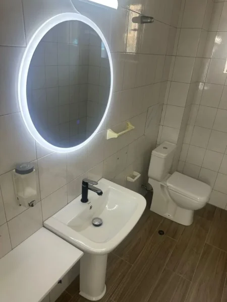 Tirane, jepet me qera zyre Kati 1, 119 m² 1.500 € (Bulevardi “Zogu I”)