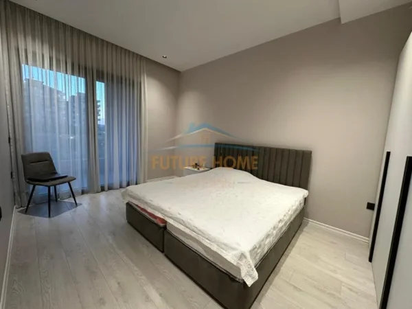 Tirane, jepet me qera apartament 3+1 Kati 2, 155 m² 18.000 € 