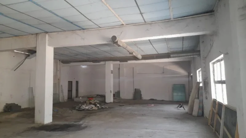 Tirane, jepet me qera magazine Kati 0, 350 m² 1.000 € (Misto Mame)