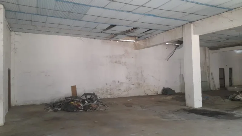 Tirane, jepet me qera magazine Kati 0, 350 m² 1.000 € (Misto Mame)