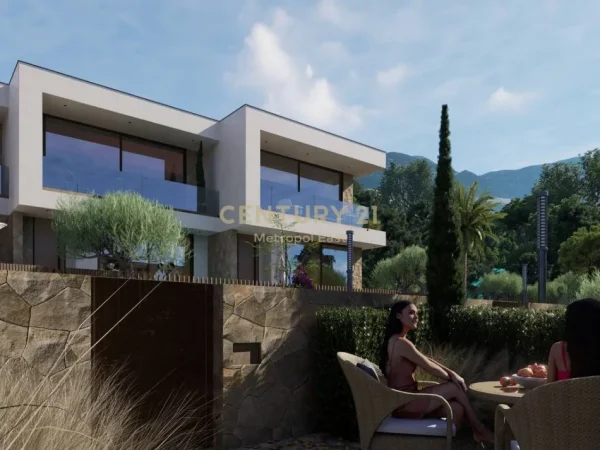 Vlore, shitet Vile 2+1+Aneks+Ballkon Kati 1, 259 m² 750.000 € (Rruga Peri Volo)