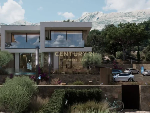 Vlore, shitet Vile 2+1+Aneks+Ballkon Kati 1, 259 m² 750.000 € (Rruga Peri Volo)