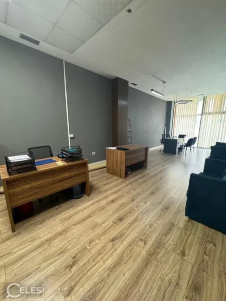 Tirane, jepet me qera ambjent biznesi Kati 1, 60 m² 700 € (RRUGA E KAVAJES)