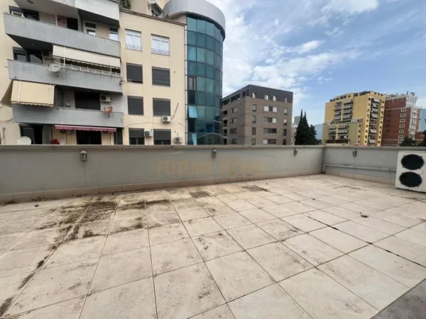 Tirane, jepet me qera apartament 2+1+Ballkon Kati 3, 120 m² 1.450 € (Bllok)