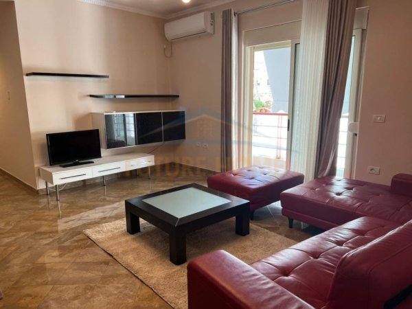 Tirane, jepet me qera apartament 2+1+Ballkon Kati 2, 120 m² 850 € (Liqeni i Thate)
