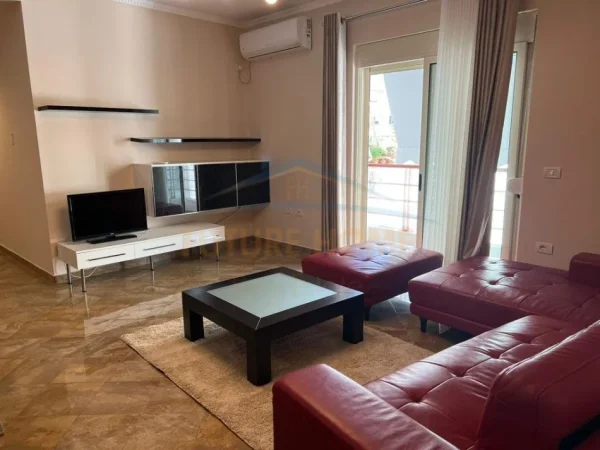 Tirane, jepet me qera apartament 2+1+Ballkon Kati 2, 120 m² 850 € (Liqeni i Thate)