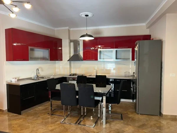 Tirane, jepet me qera apartament 2+1+Ballkon Kati 2, 120 m² 850 € (Liqeni i Thate)