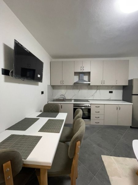 Tirane, jepet me qera apartament 2+1 Kati 2, 80 m² 600 € (Rruga Bardhyl)