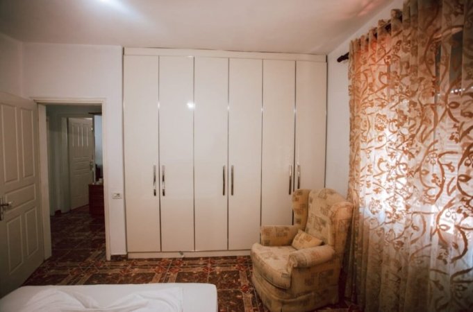 JEPET ME QIRA APARTAMENT 3+1 – 5 MAJI, PRANE CONCORDIT, Kati 3, 120 m² 700 €uro