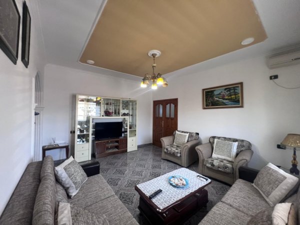 Tirane, jepet me qera shtepi 3+1 Kati 2, 110 m² 450 € (Sauk i Vjeter)