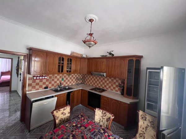 Tirane, jepet me qera shtepi 3+1 Kati 2, 110 m² 450 € (Sauk i Vjeter)