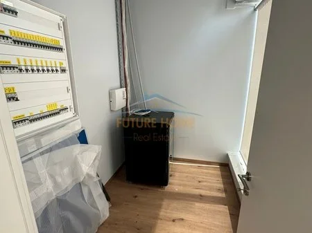 Tirane, jepet me qera zyre Kati 2, 444 m² 7.500 € (Delijorgji)