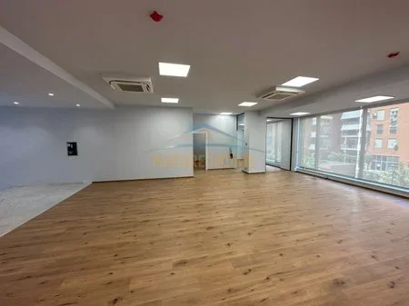 Tirane, jepet me qera zyre Kati 2, 444 m² 7.500 € (Delijorgji)