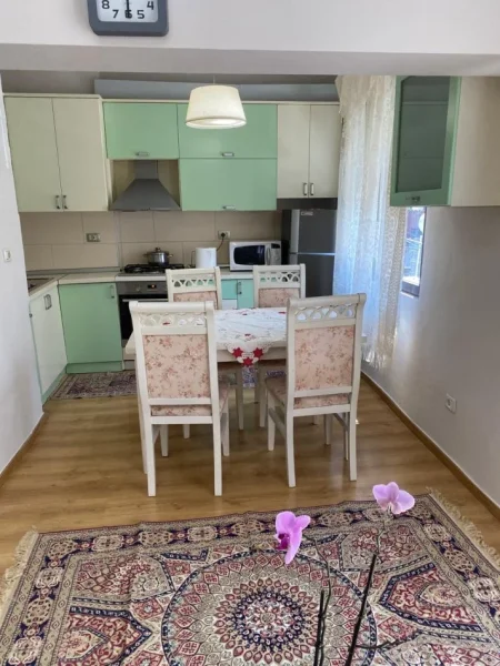 Tirane, jepet me qera apartament 2+1+Ballkon Kati 2, 80 m² 500 € (KOMUNA E PARISIT)