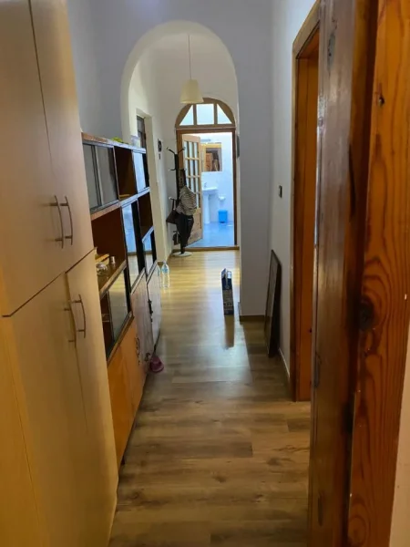 Tirane, jepet me qera apartament 2+1+Ballkon Kati 2, 80 m² 500 € (KOMUNA E PARISIT)