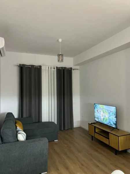 Tirane, jepet me qera apartament 1+1 Kati 4, 60 m² 450 € (Rezidenca Kaimi)