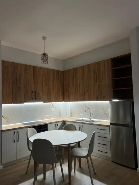 Tirane, jepet me qera apartament 1+1 Kati 4, 60 m² 450 € (Rezidenca Kaimi)